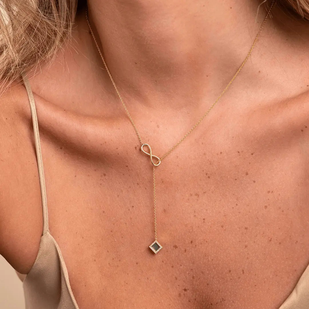 Collar de Lujo Con Biblia Completa Micro grabada en Nanotecnología